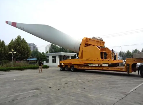 山地風(fēng)電葉片運(yùn)輸車